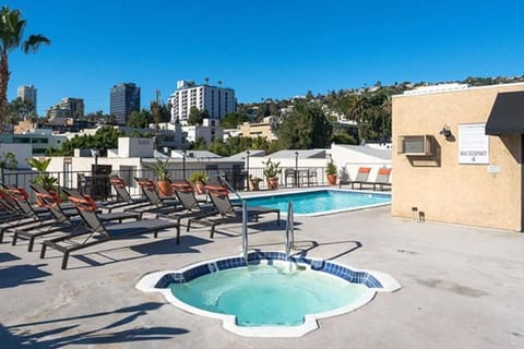 Skyline Palms 1-Bedroom with Roof-Top Pool Apartment in West Hollywood