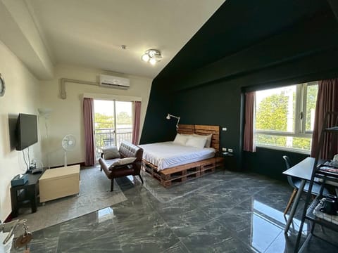 Bed, Photo of the whole room, Bedroom