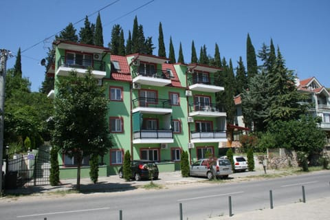 Off site, Day, Neighbourhood