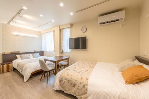 Bed, TV and multimedia, Photo of the whole room, Bedroom, air conditioner