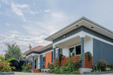 Property building, Day, Garden, Garden view