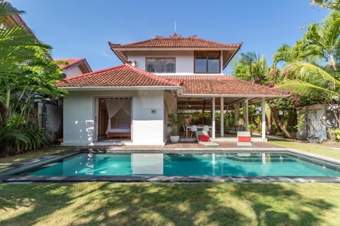 Property building, Garden, Swimming pool