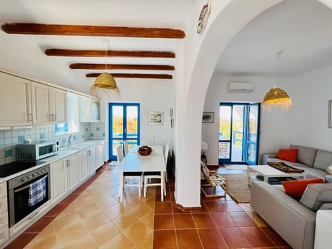 Kitchen or kitchenette, Living room, Seating area, Dining area, dishwasher, minibar, pet friendly, stove
