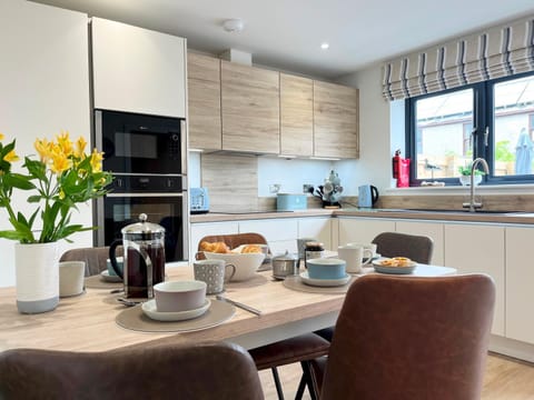 Coffee/tea facilities, Kitchen or kitchenette, Other, Dining area, pet friendly, stove