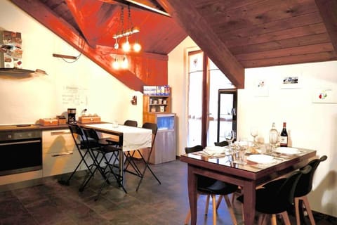 Kitchen or kitchenette, Dining area, pet friendly, stove