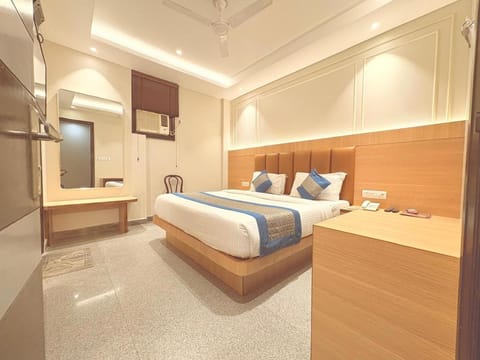 Bed, TV and multimedia, Photo of the whole room, Bedroom, wardrobe