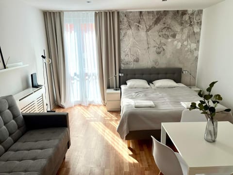 Bed, Photo of the whole room, towels