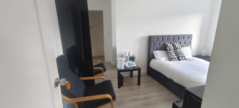 Free Car Park and walk to COOP, Etihad , Piccadilly,Free Snacks No Entry without valid photo id proof Vacation rental in Manchester