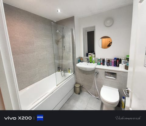 Free Car Park and walk to COOP, Etihad , Piccadilly,Free Snacks No Entry without valid photo id proof Vacation rental in Manchester