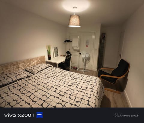 Free Car Park and walk to COOP, Etihad , Piccadilly,Free Snacks No Entry without valid photo id proof Vacation rental in Manchester