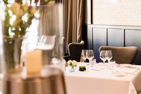 Property building, Restaurant/places to eat, View (from property/room), Mountain view, Dinner