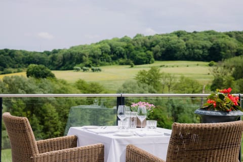 Property building, Restaurant/places to eat, Day, Natural landscape, View (from property/room), Balcony/Terrace, Balcony/Terrace, Dining area, Garden view