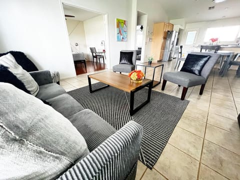 Cozy 3 Bedrooms Town home in Chandler with community pool House in Gilbert