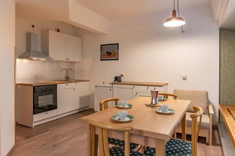 Kitchen or kitchenette, Dining area, oven, stove