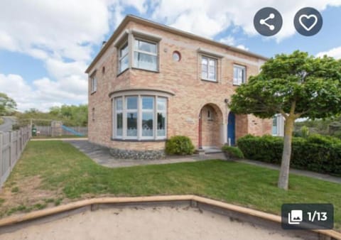 Property building, Day, Garden, Garden view