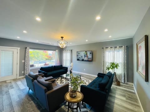 TV and multimedia, Living room, Seating area