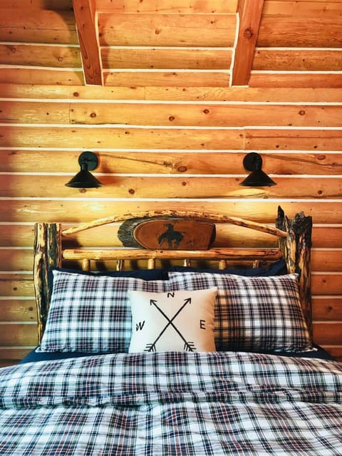 20 mins to YNP-Cabin-Pet friendly Cabin in Island Park