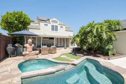Property building, Patio, Day, Garden view, Pool view