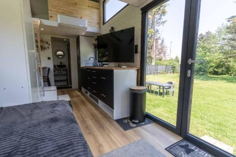 Mini maison Tiny house 6 per 3800m2 jardin Jacuzzi Chalet in Île-de-France