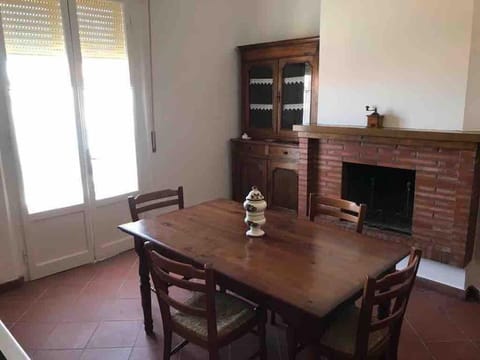 Dining area, flat iron, air conditioner