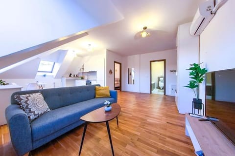 TV and multimedia, Living room, fireplace