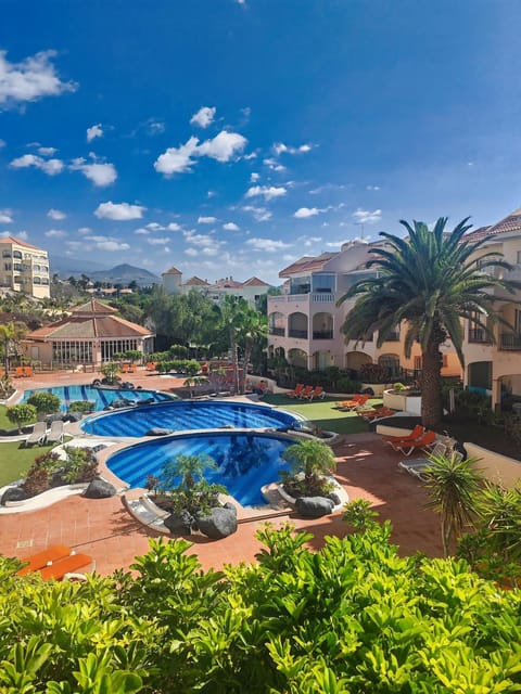 Property building, Nearby landmark, Natural landscape, Garden, Garden, Garden view, Mountain view, Pool view, Swimming pool, Swimming pool, sunbed