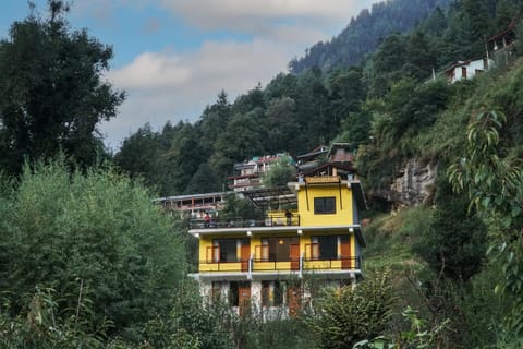 Property building, Day, Mountain view