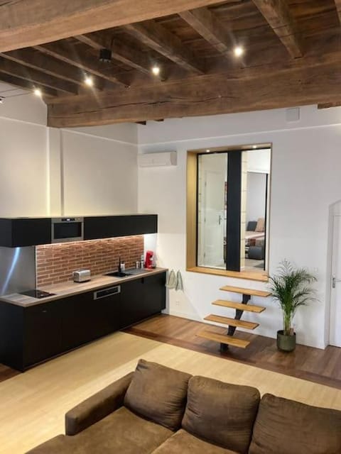 Kitchen or kitchenette, Living room