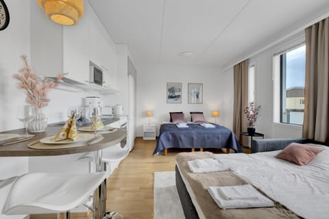 Bed, Photo of the whole room, Dining area