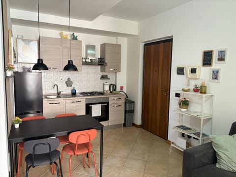 Seating area, kitchen