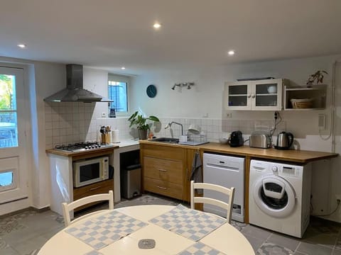 Coffee/tea facilities, Kitchen or kitchenette, Dining area, dishwasher, minibar, pet friendly, stove, toaster