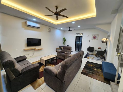 Communal lounge/ TV room, TV and multimedia, Living room, Seating area, Evening entertainment, fireplace