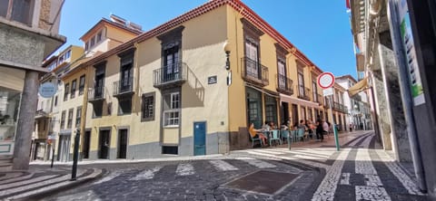 Property building, Day, Neighbourhood, Street view, Location