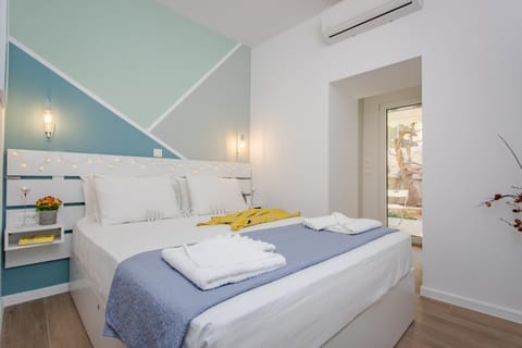 Bed, Bedroom, towels, air conditioner