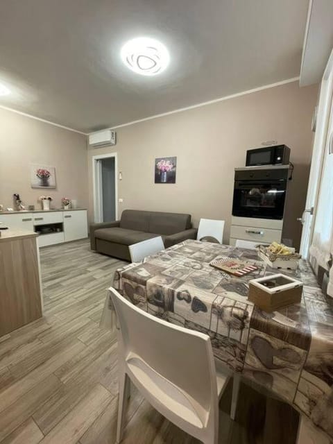 Seating area, Dining area, minibar, pet friendly