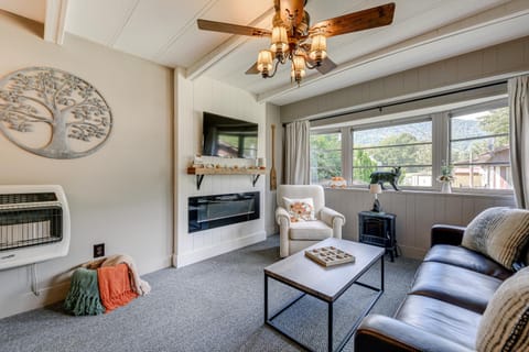 5 Mi to Cataloochee Ski Area! Family Home with Views House in Maggie Valley