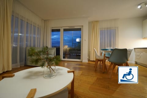 Kitchen or kitchenette, Living room, Sea view, Facility for disabled guests