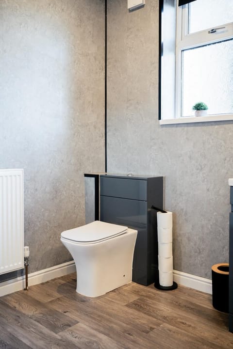 Modern 5 Bedroom Terraced Luxurious House House in Abergele Road