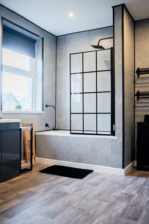 Modern 5 Bedroom Terraced Luxurious House House in Abergele Road