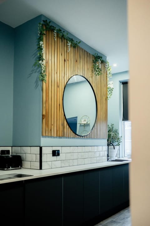 Modern 5 Bedroom Terraced Luxurious House House in Abergele Road