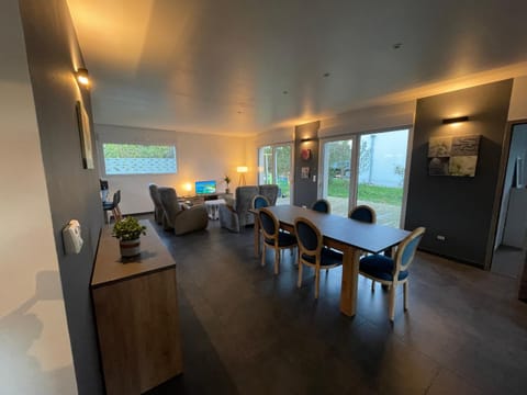 Patio, TV and multimedia, Living room, Dining area, locker