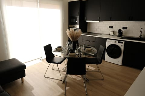 Coffee/tea facilities, Kitchen or kitchenette, Living room, Dining area, dishwasher, stove, washing machine, dryer