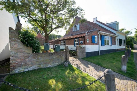 Charming house in Westenschouwen House in Burgh-Haamstede
