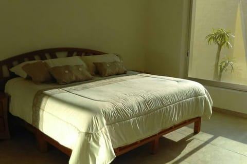 Villa Colibri Casa Vacacional alberca asador jardín 15 huéspedes House in Jiutepec