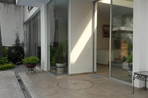 Villa Colibri Casa Vacacional alberca asador jardín 15 huéspedes House in Jiutepec