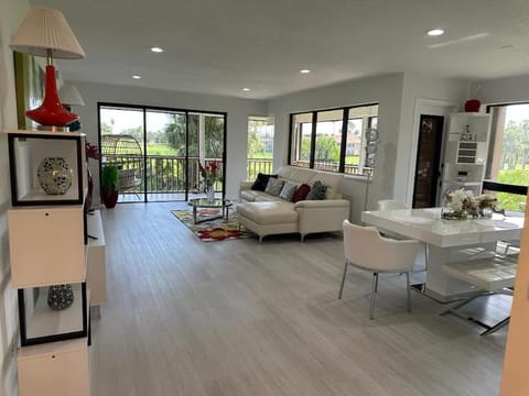 The Delightful Golf Villa Apartment in Palm Beach Gardens