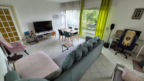 TV and multimedia, Living room, Seating area