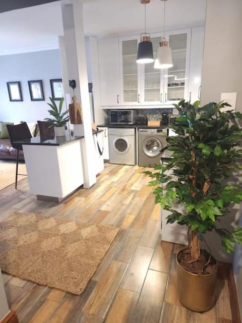 Cape Town, Sea Point, Beautiful 2 Bedroom Apartment @Tucked Away Apartment in Sea Point