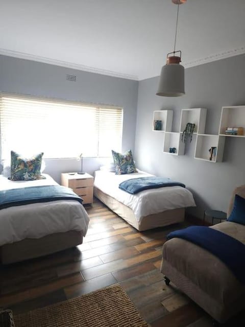 Cape Town, Sea Point, Beautiful 2 Bedroom Apartment @Tucked Away Apartment in Sea Point