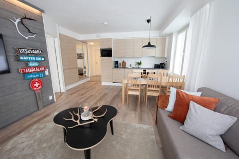 Kitchen or kitchenette, Living room, Seating area, Dining area